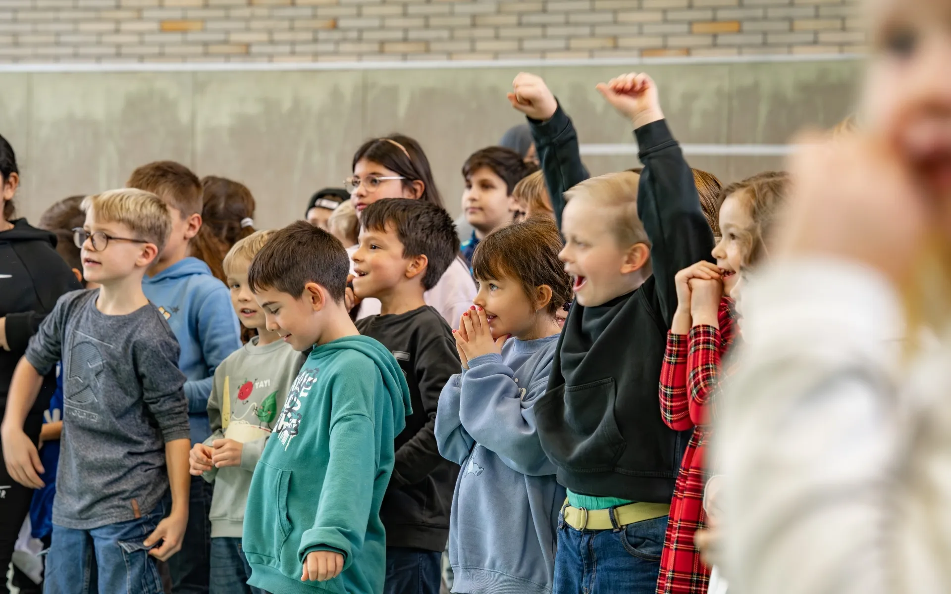 Übergabe auf einer Veranstaltung von KiJuTe