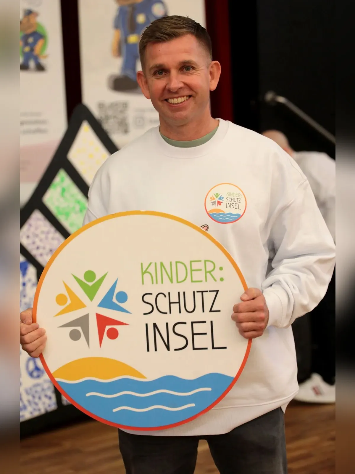 Das Schild Kinder:Schutzinsel